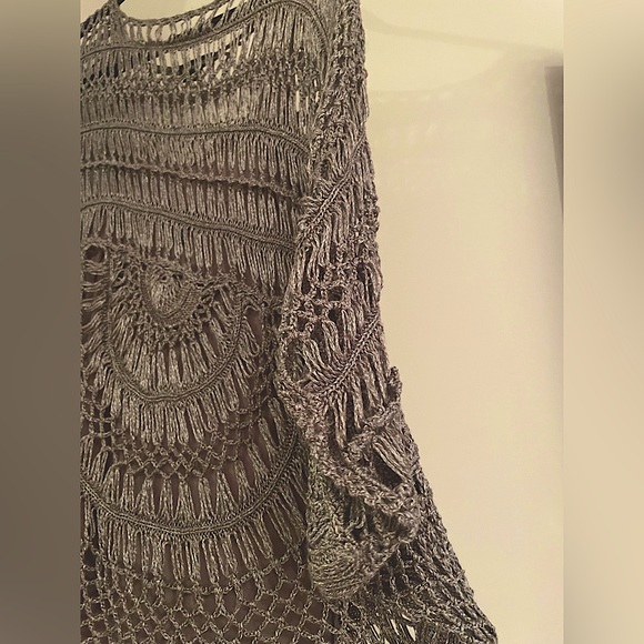 Le Chateau poncho style crochet shirt. - Picture 5 of 9